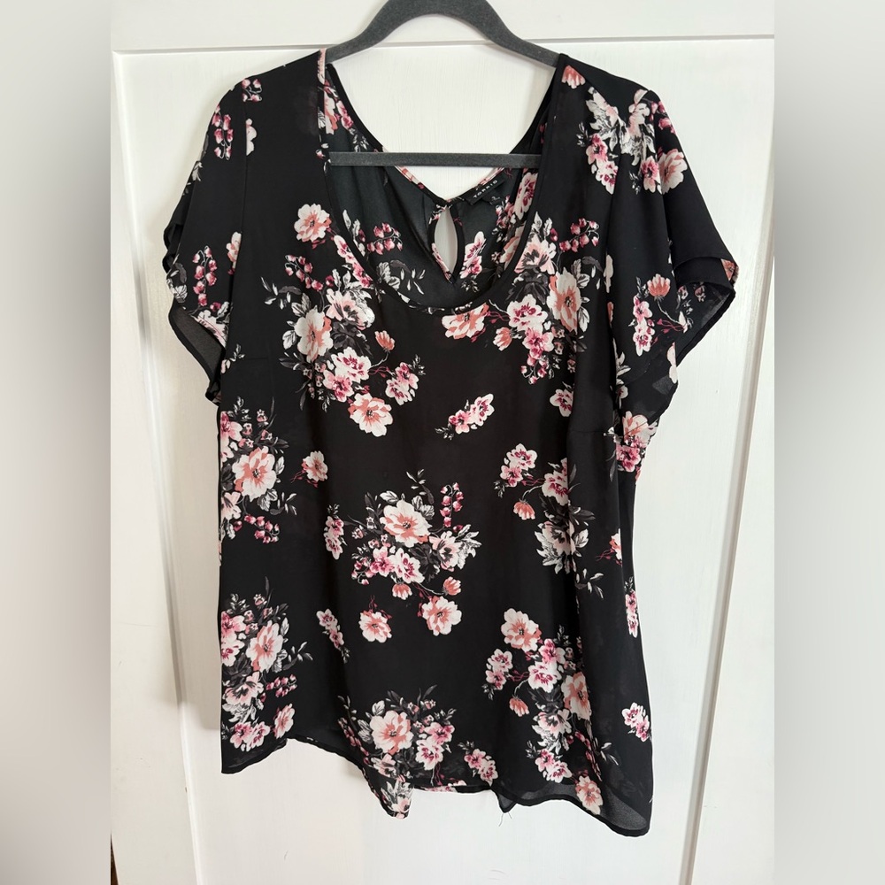 NWOT TORRID Black and Pink Floral Blouse. Size 2X